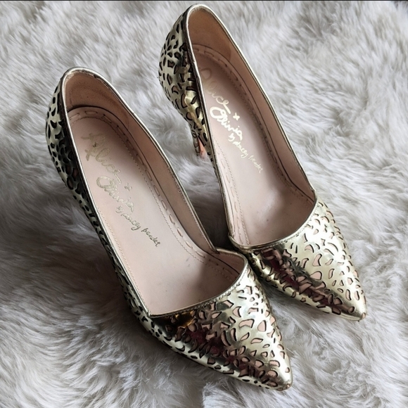 Alice + Olivia Shoes - Alice + Olivia Gold Pumps - Size 35